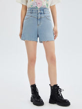 A lady wears a denim shorts.